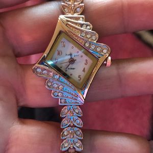 Watch brand new beautiful accents very nice watch